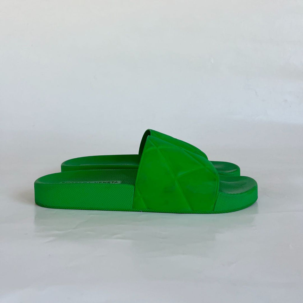サンダル・ミュール Bottega Veneta Rubber Lido Slide Green BOTTEGA VENETA Lido intrecciato glossed-leather slides | THE