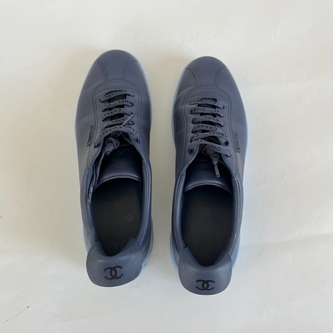 Chanel navy blue low top lace up men’s sneakers, 42