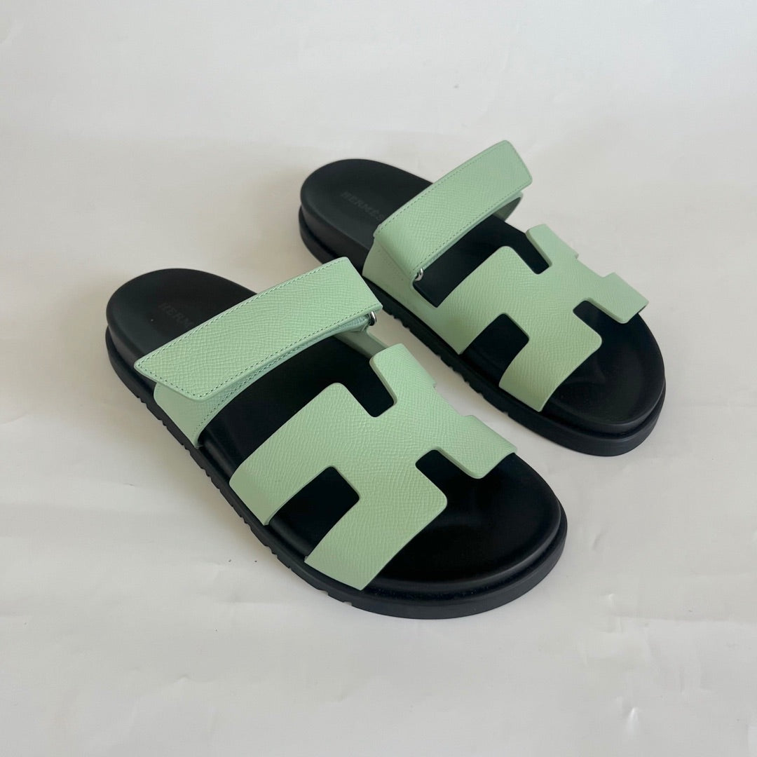 Hermès Chypre Sandals In Vert Jade Epsom Leather in Green