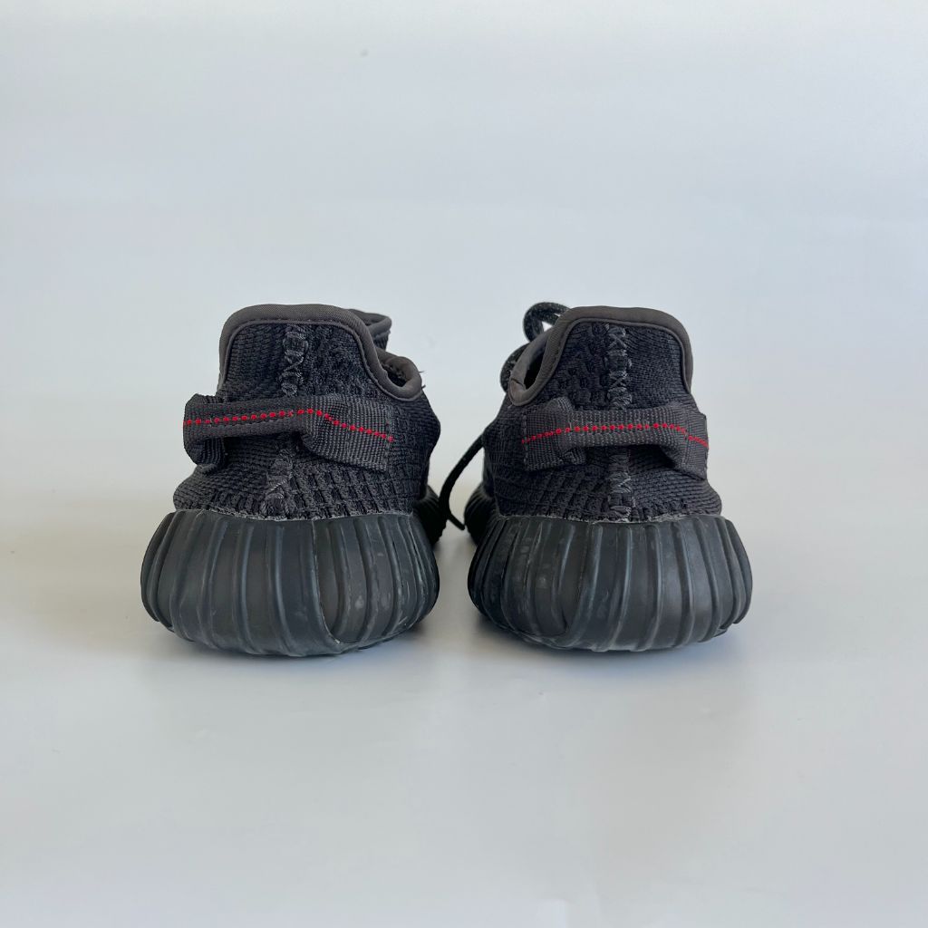 YEEZY BOOST 350 V2 Sneakers, US6 - BOPF | Business of Preloved Fashion YEEZY BOOST 350 V2 Sneakers, US6 - BOPF | Business of Preloved Fashion