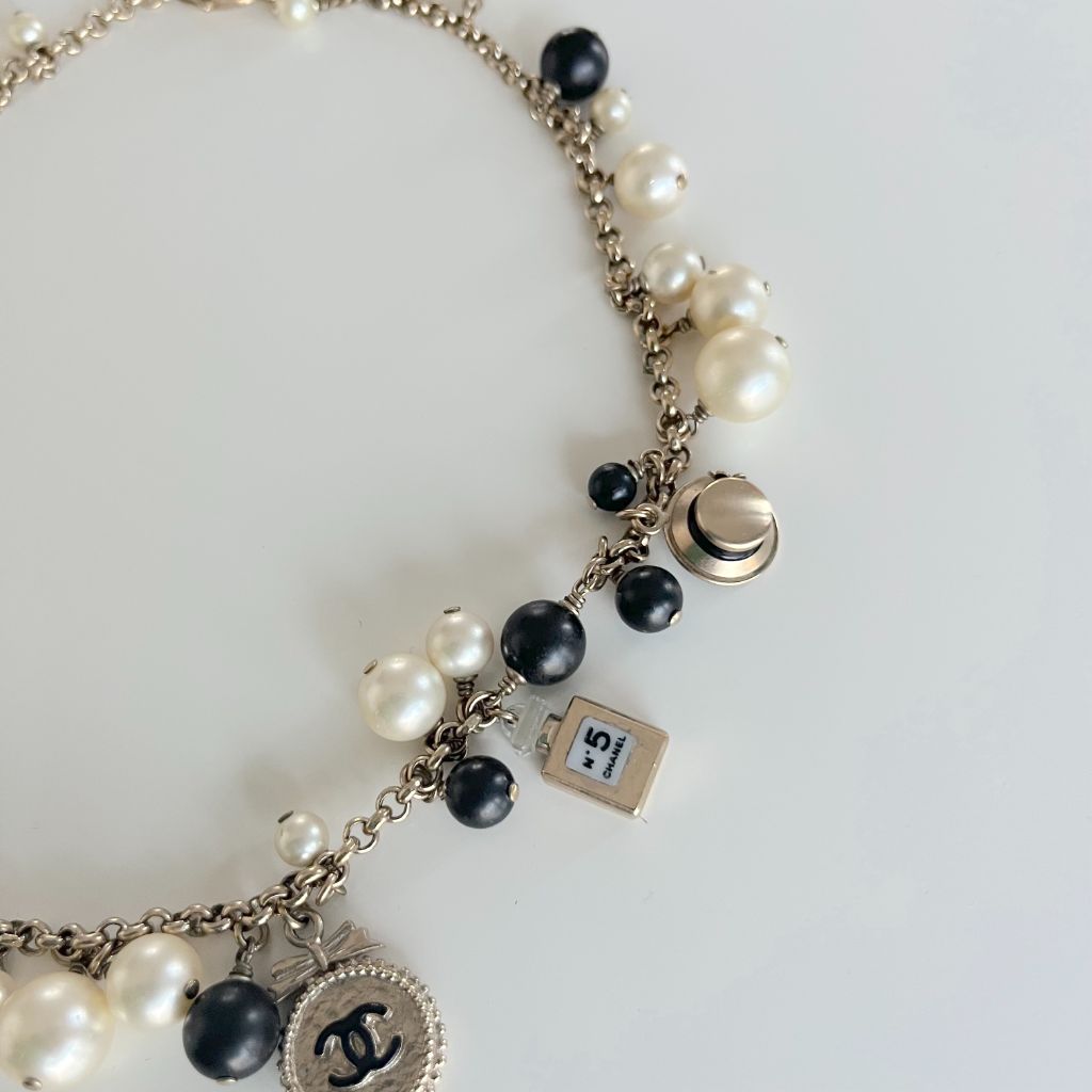 Chanel Pearl, Black Pearl and charm necklace - BOPF
