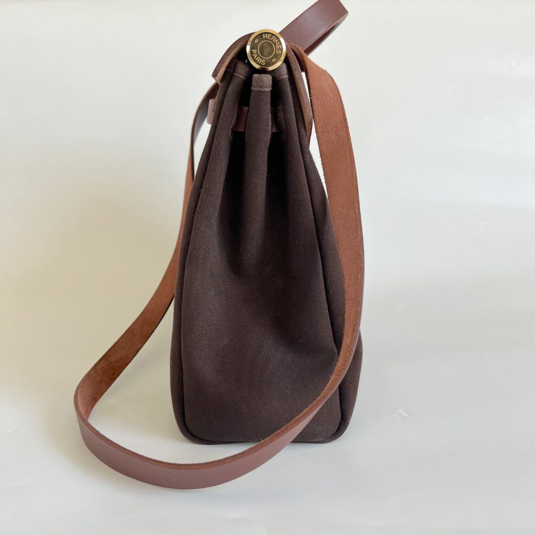 Hermes Chocolate Brown/Beige Toile and Leather Herbag 31 Bag at 1stDibs