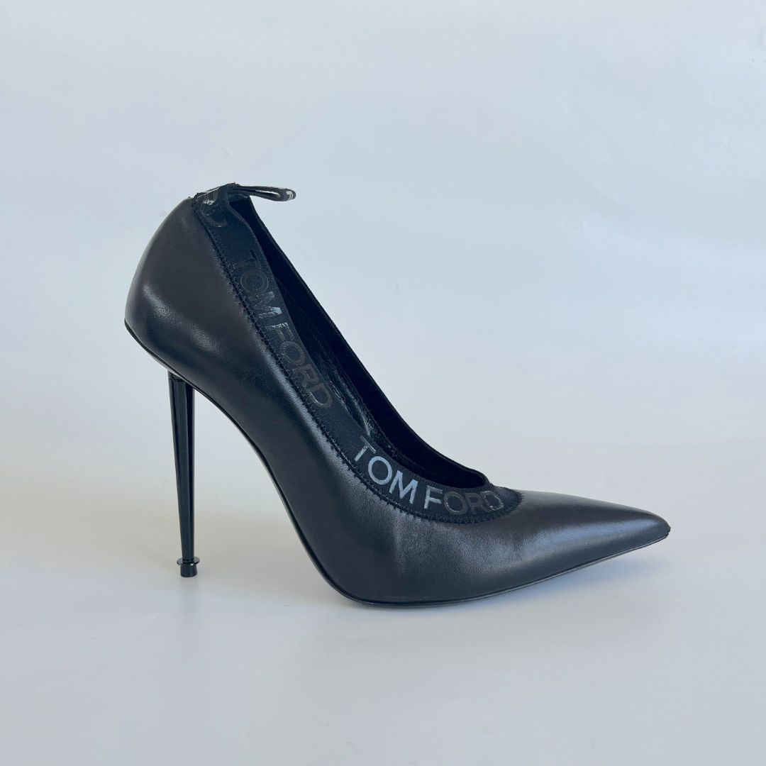 CHANEL BLACK PATENT LEATHER PUMPS (39) – ReFrock