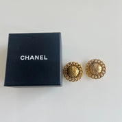 Chanel 1990s vintage clip on gold chain trim earrings