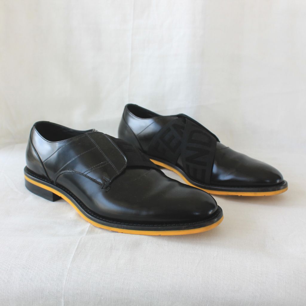 Fendi black leather derby with Fendi logo band, Mens size UK7