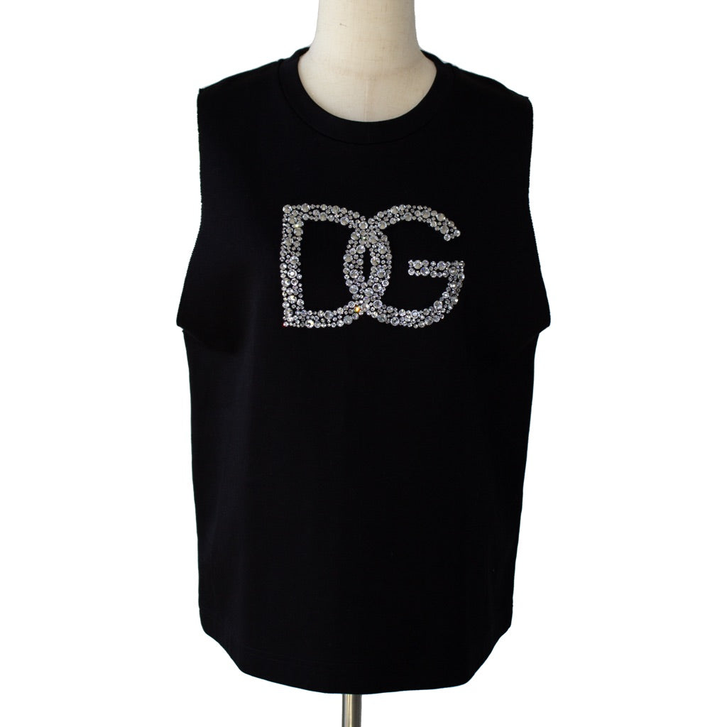 توب أسود بدون أكمام من دولتشي أند غابانا مزين بشعار D&G مرصع بالكريستال