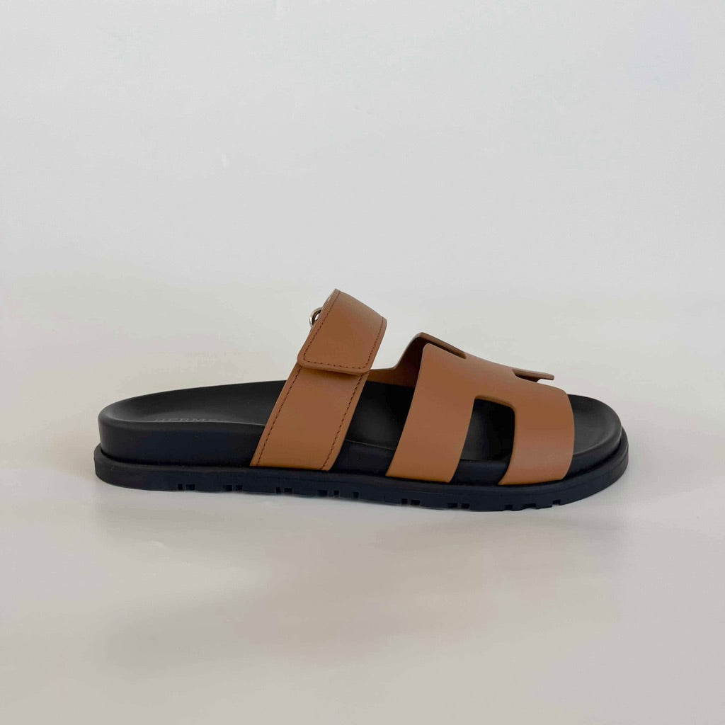 Hermès Chypre caramel and black leather sandals, 37.5