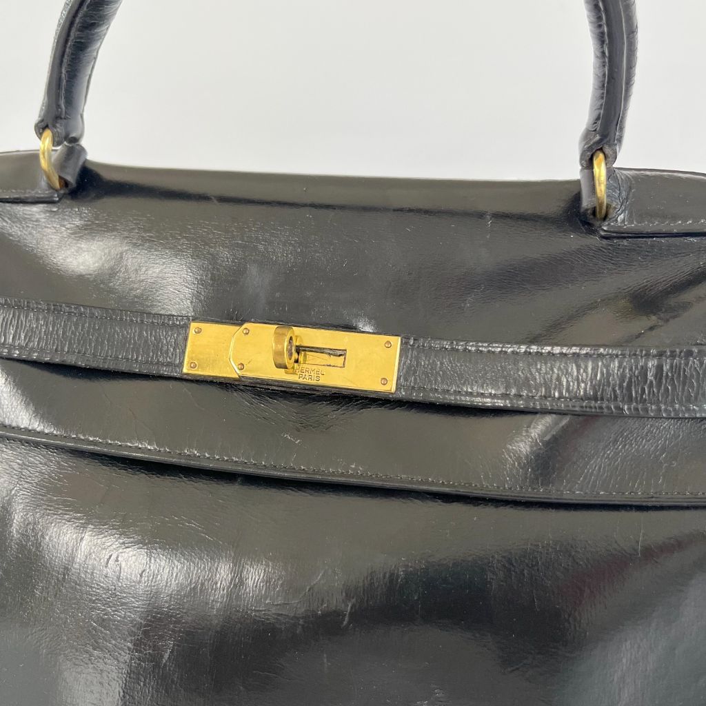Lot - Hermes Kelly Sellier Handbag, c. 1987, in natural black box calf  leather with gold hardware, opening to a matching leather lined int