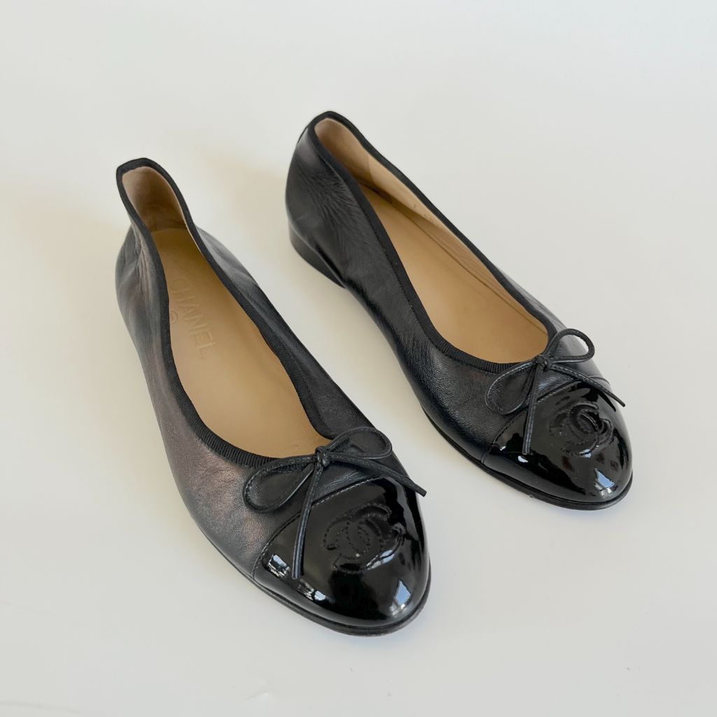 Leather flats Chanel Black size 41.5 EU in Leather - 25273863