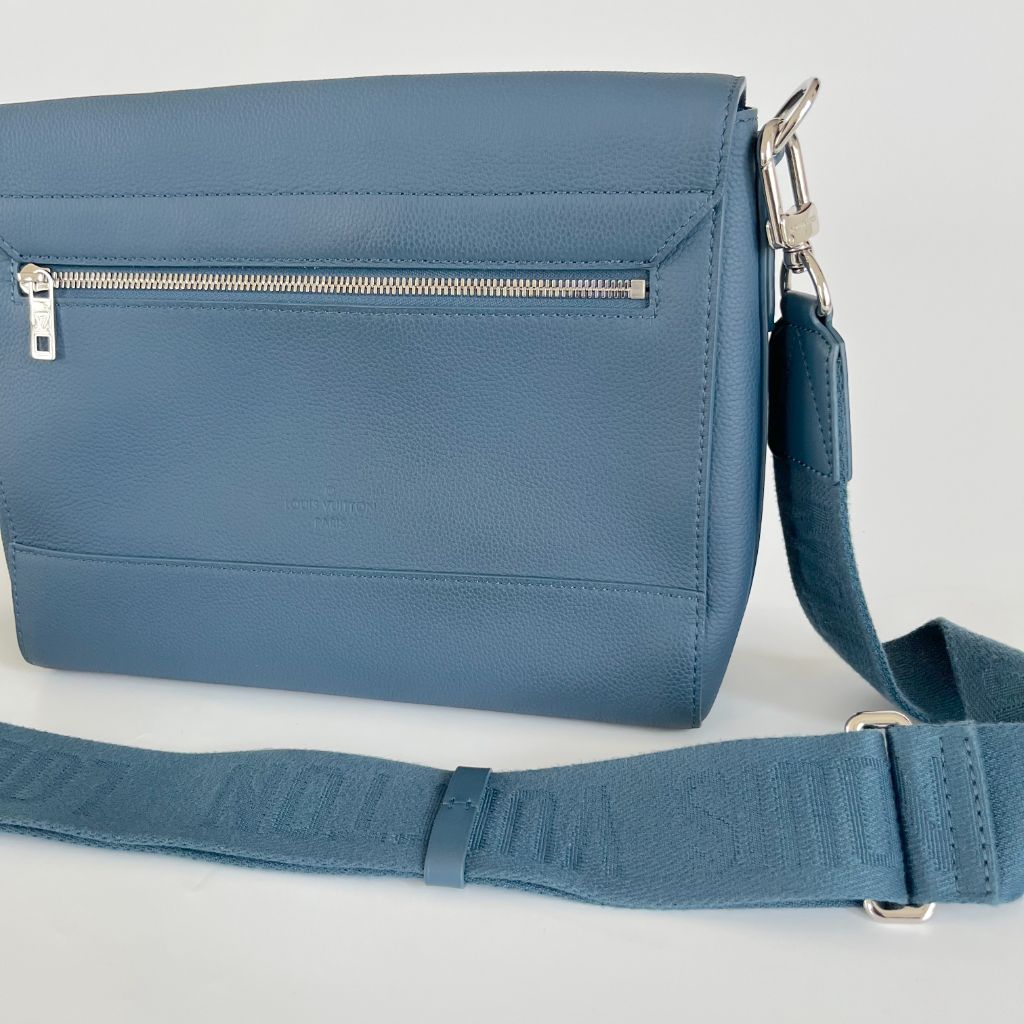 Alpha messenger cloth bag Louis Vuitton Blue in Cloth - 8010804