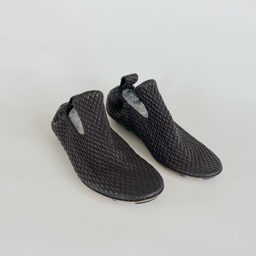 Bottega Veneta quilted leather slip on flat shoes, 41