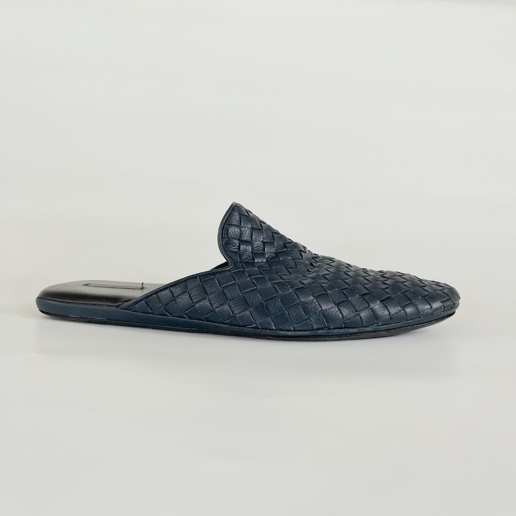 Bottega Veneta navy blue Intrecciato Leather Fiandra Flat Mules. 40