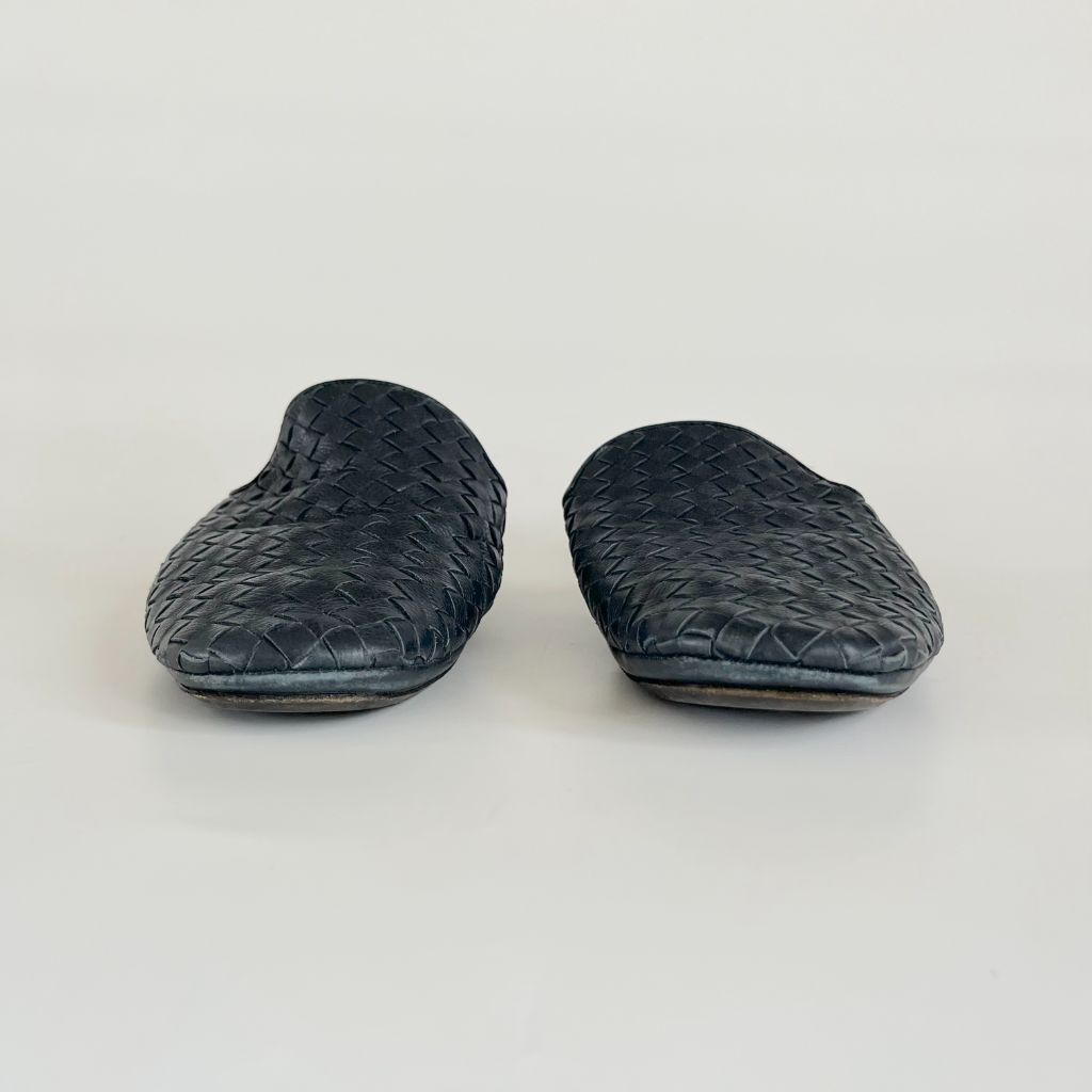 Bottega Veneta navy blue Intrecciato Leather Fiandra Flat Mules. 40