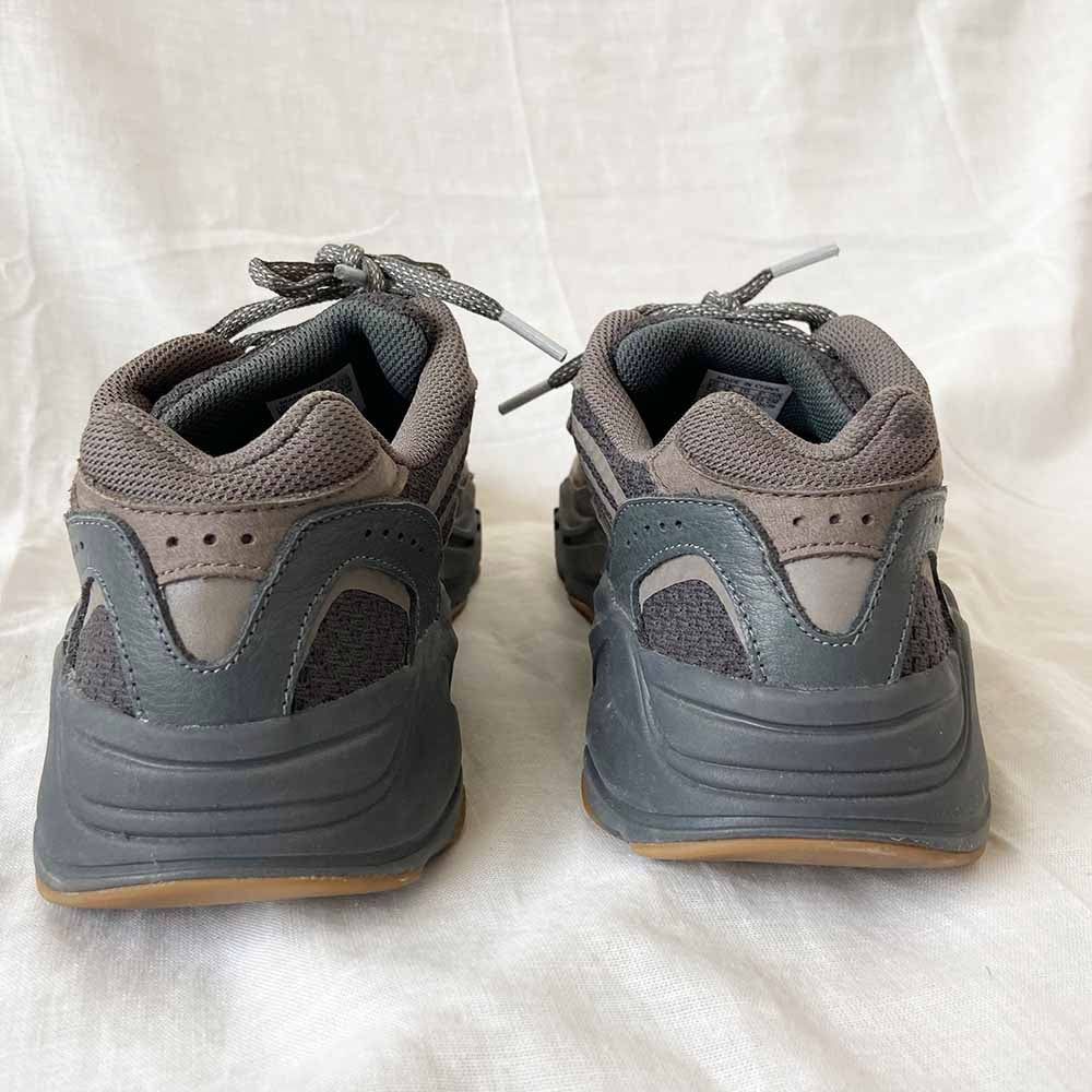 Adidas YEEZY Boost 700 V2