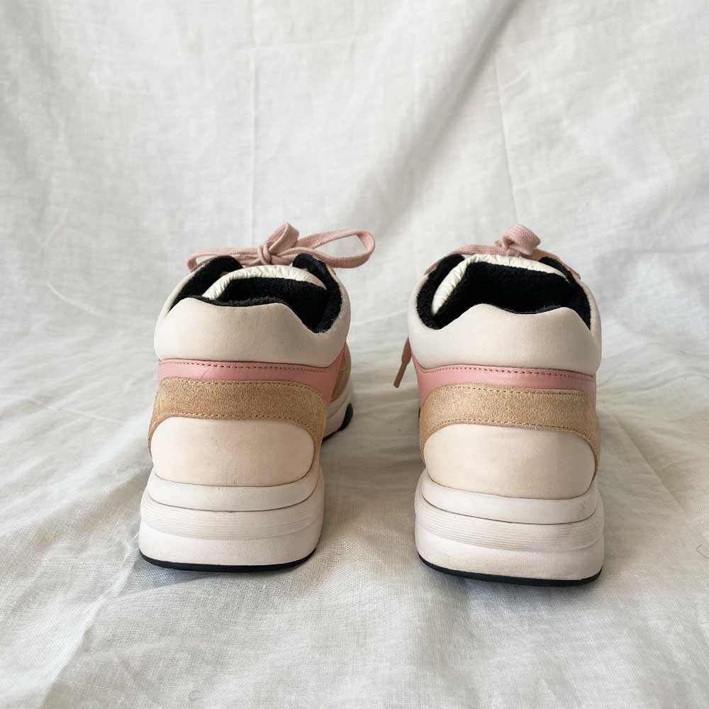 Chanel - Authenticated Trainer - Suede White Plain for Women, Very Good Condition