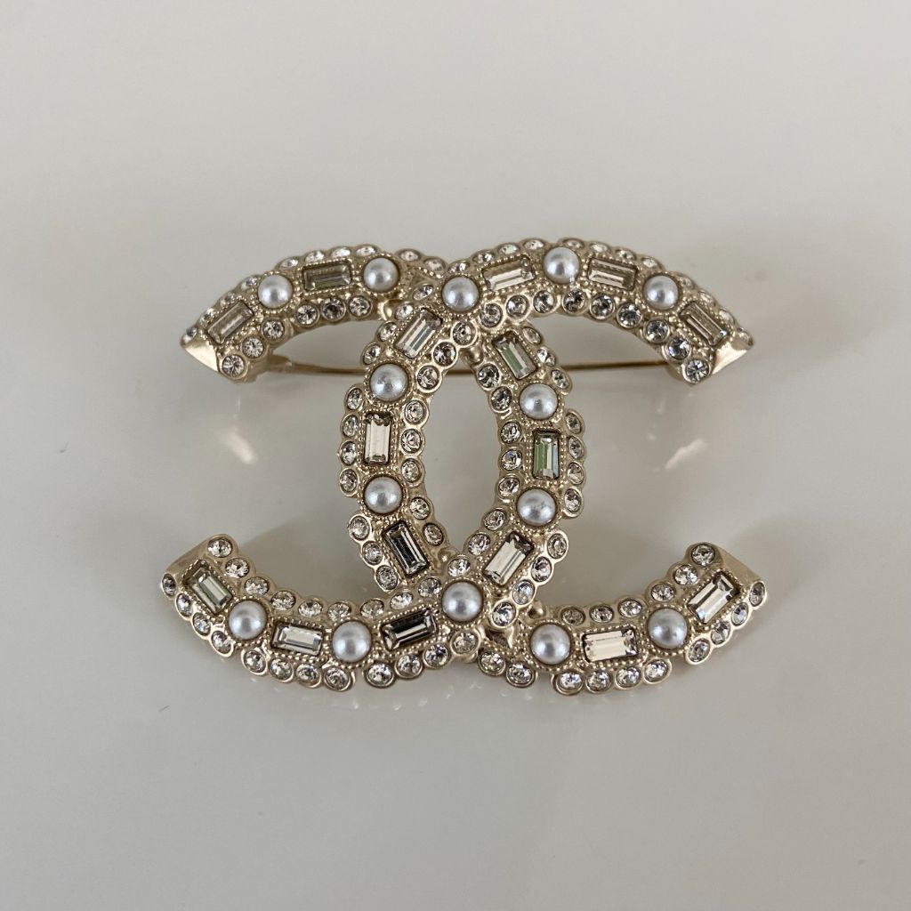 Chanel Crystal And Pearl Embellished Brooch - BOPF