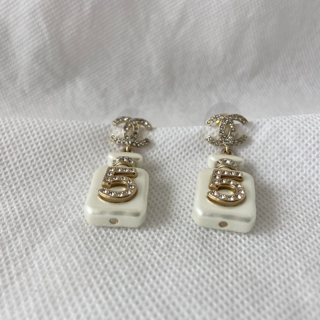coco chanel pearl drop earrings vintage