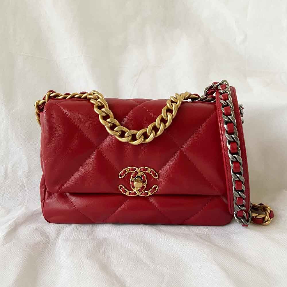 Chanel 19 leather handbag Chanel Red in Leather - 30746991