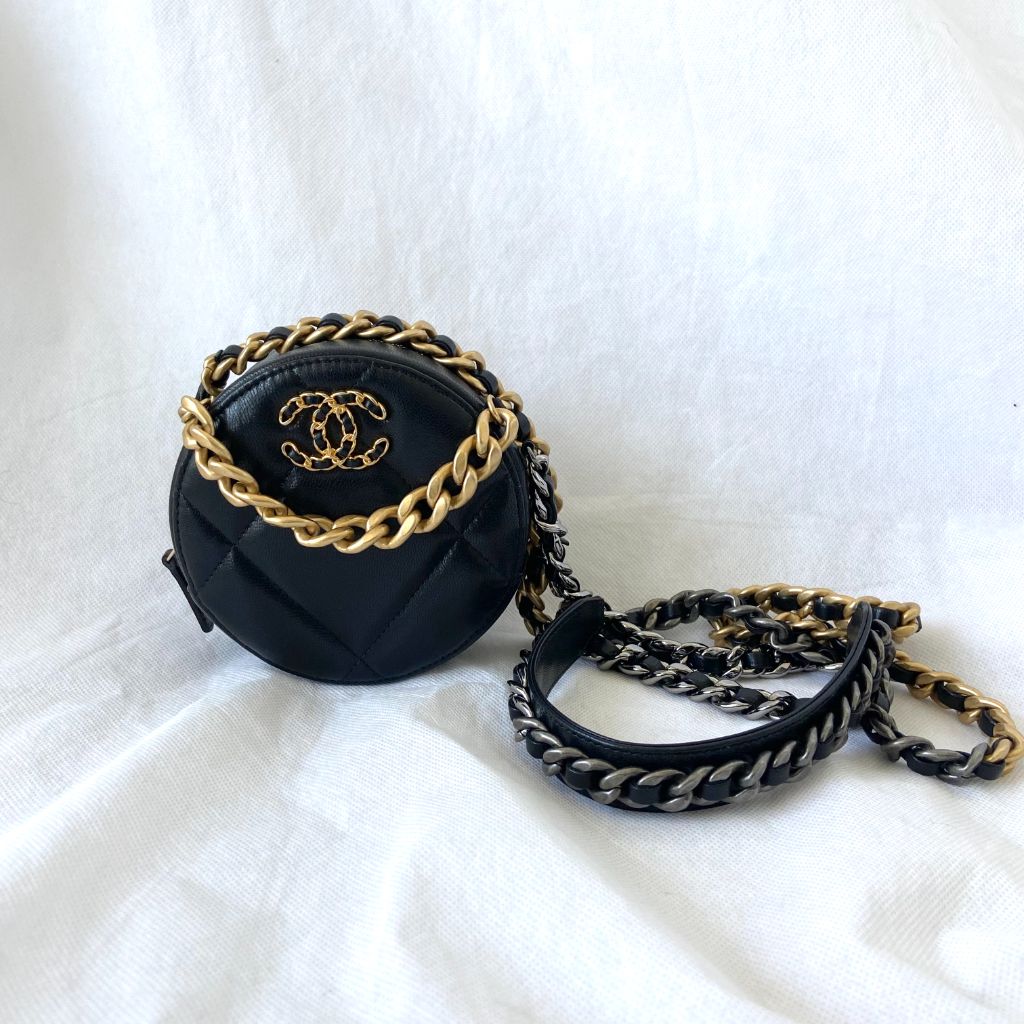 Lambskin Chanel 19 Round Clutch