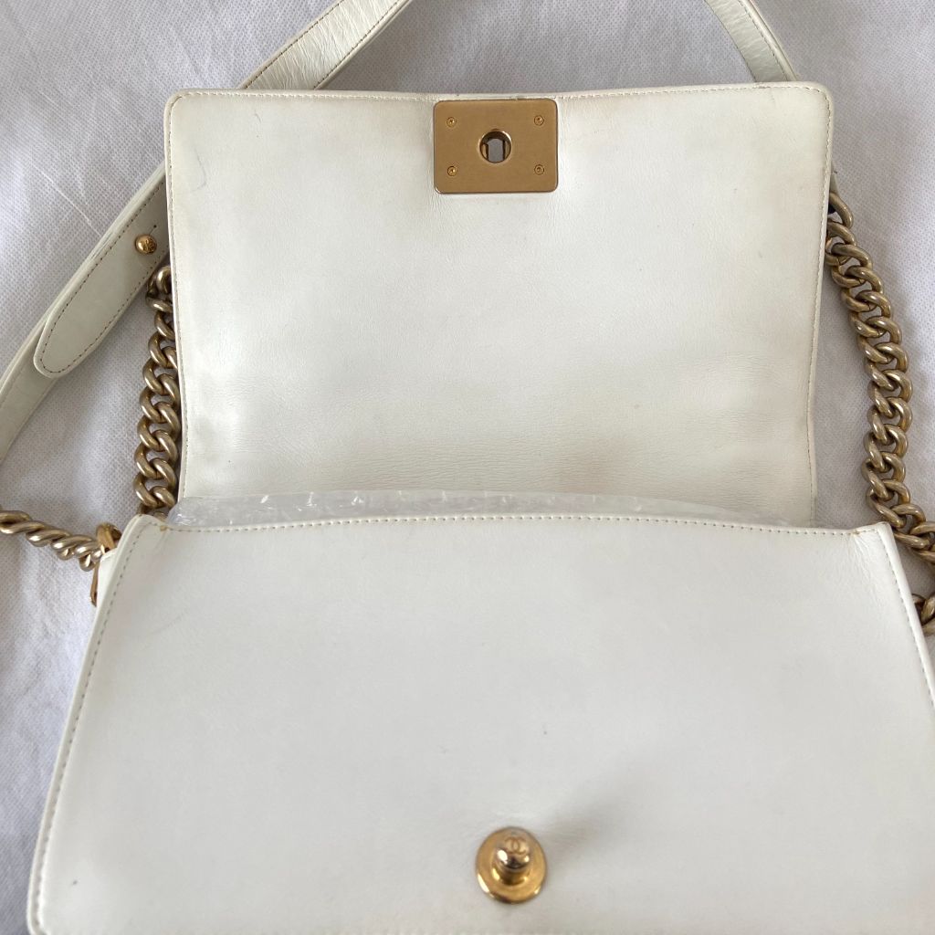 Chanel Vintage small classic flap bag White Leather ref.179848 - Joli Closet
