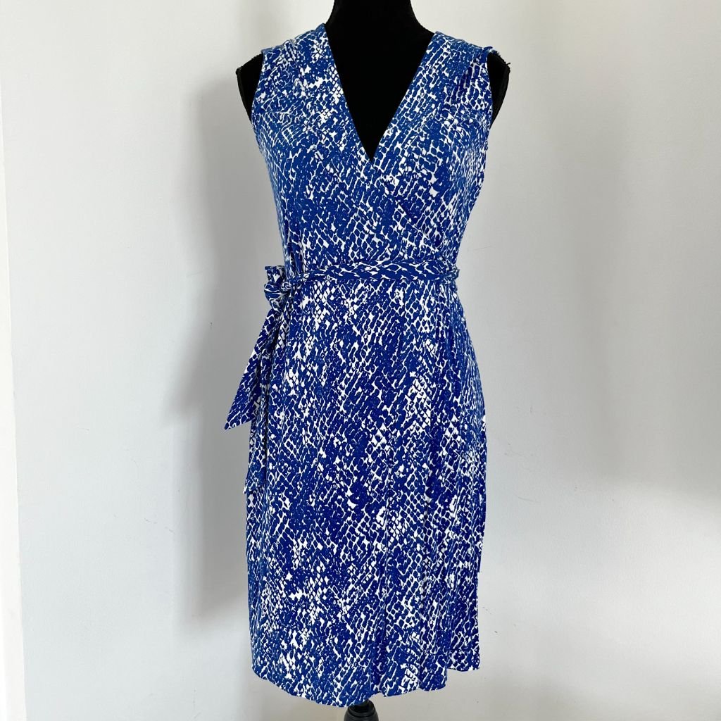 Diane von Furstenberg blue and white printed sleevelss short wrap dres - BOPF | Business of Preloved Fashion Diane von Furstenberg blue and white printed sleevelss short wrap dres - BOPF | Business of Preloved Fashion