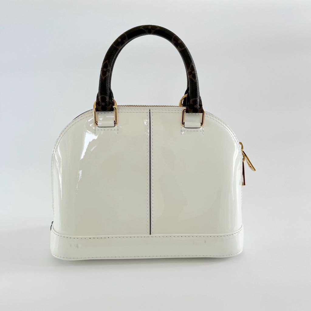 Alma Louis Vuitton lodge pm shoulder bag White Leather ref.439518