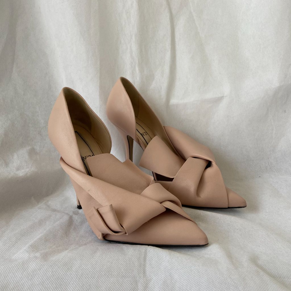 N°21 Nude Leather Abstract Bow Pointed-Toe Pumps, 40 - BOPF | Business of Preloved Fashion